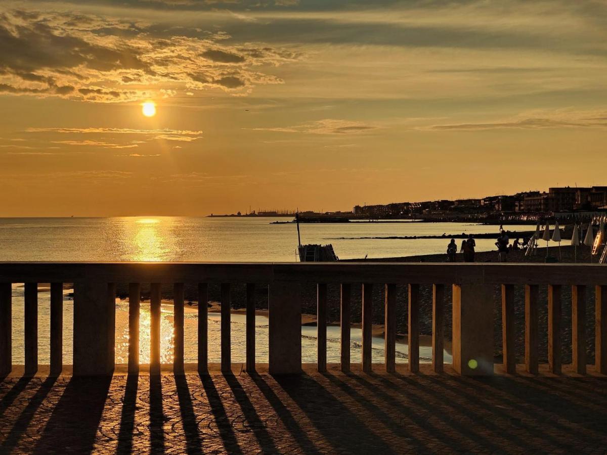 Appartamento Tra mare e arte Lido di Ostia Esterno foto
